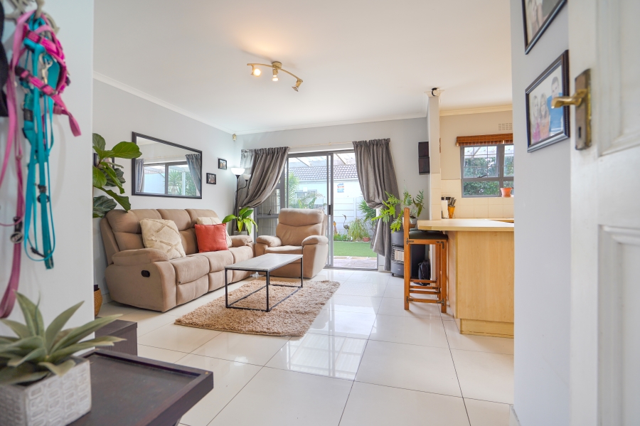 To Let 2 Bedroom Property for Rent in Sunningdale Western Cape